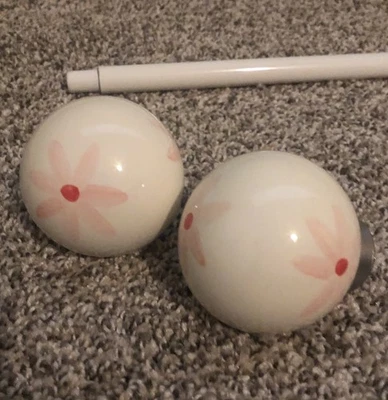 Barra de cortina y acabados Pottery Barn: blanca con margarita rosa con varilla y soporte de 91” Foto 1 de 4