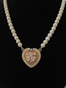 Vtg Ivory Tone Beads Enamel & Ceramic Heart & Floral Pendant Necklace - Picture 1 of 4