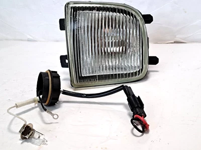 Farol de neblina 99 2000 2001 2002 2003 2004 Nissan Pathfinder passageiro direito - Imagem 1 de 4