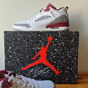 NIKE JORDAN SPIZIKE LOW White Team Red - Wolf Grey US 11 UK 10 EU 45 Neu New - Bild 1 von 24