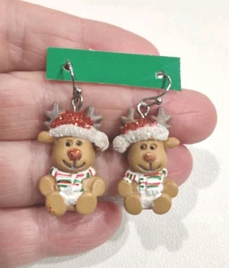 Pendientes modernos de resina de renos navideños perforados colgantes 1,5", Q17 - Imagen 1 de 3