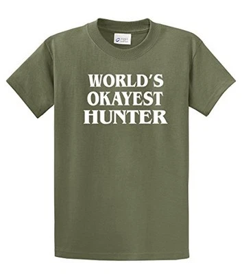 Camiseta World's Okayest Hunter Camiseta Divertida para Caza Militar Foto 1 de 4