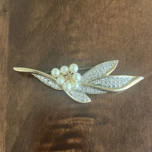 Vintage Flower Spray Brooch Gold Tone With Faux Pearl's And Rhinestone's Retro - Picture 1 of 7
