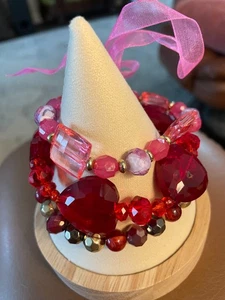 3 RED AND PINK BEADED BRACELETS - RED HEARTS, - Picture 1 of 4