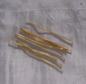 SET MIT 80 STANGEN 50 MM x 0,7 mm FLACHKOPFNÄGEL 2 MM MESSING VERGOLDET *O238 - Bild 1 von 3