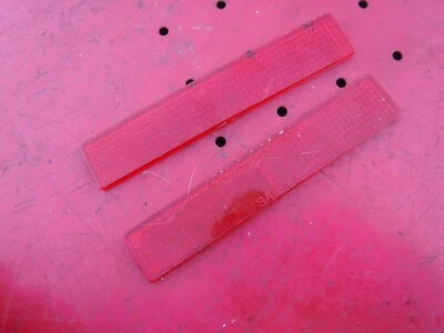 Arctic Cat 440 Panther 1974 V.I.P. Piezas de nieve: AMBOS REFLECTORES ROJOS POP-IN Foto 1 de 3