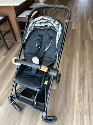 Cochecito completo Cybex Platinum Priam con cuadro y asiento, negro premium Foto 1 de 4