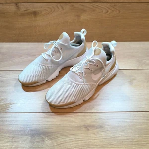 Nike Air Presto Fly Entrenadores Zapatos Triple Blanco-908019-100 Talla 9UK / 44EU - Imagen 1 de 11