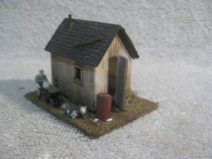 Gallinero Revell escala HO montado-climatizado-paisajístico-detallado - Imagen 1 de 6