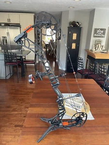 Mathews VXR 31.5 Compound Bow 70 lbs w/ Orange Mods - Picture 1 of 13