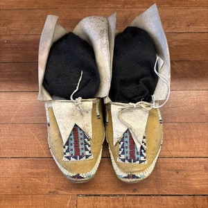 Antique Native American Beaded Cheyenne Moccasins 1870s-1890s Sinew Sewn Moccs - Picture 1 of 23