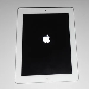 Apple iPad 2nd Gen, White Front, Silver Back, Wi-Fi, 16GB Unlocked 9.7" - Picture 1 of 12