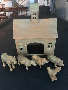 Vintage Cast Iron Stock Farm Barn + 5 Animals = Pig, Horse, Sheep, Cow, Rooster - Picture 1 of 12