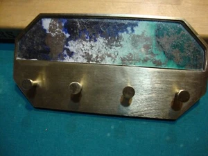 Soporte para llaves de montaje en pared moderno de latón macizo y color diseño art deco - Imagen 1 de 10