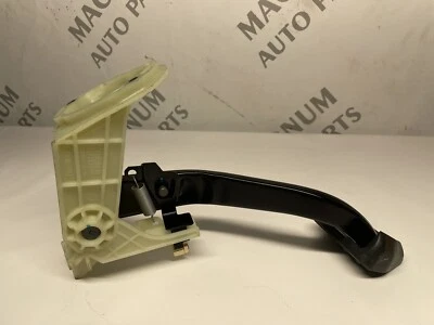 2013-2016 BMW 320i 328i 335i F30 BRAKE STOP PEDAL ASSEMBLY W/BRACKET 6860647 OEM - Image 1 of 4