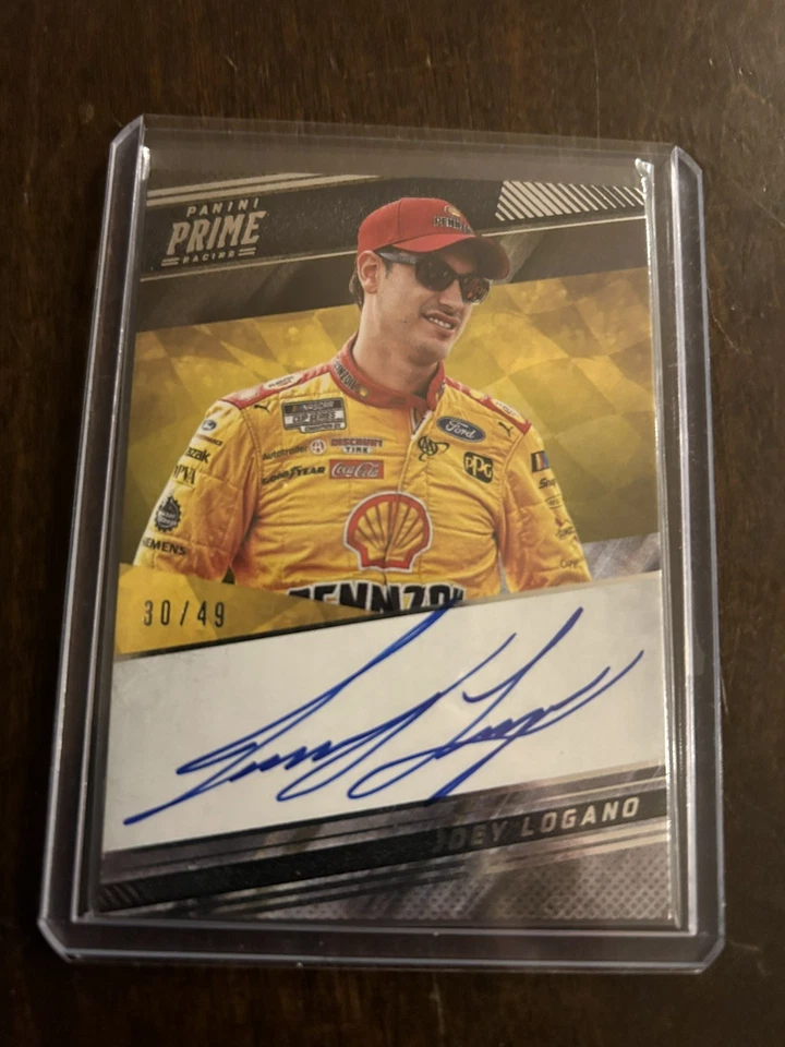 Autógrafo Panini Prime Racing 2023 - Joey Logano Prime Signatures/49 Foto 1 de 2