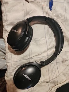 Bose QuietComfort 45 Bluetooth Over the Ear Headphones (BROKEN HINGE) With Case - Picture 1 of 4