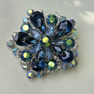 Große blaue AB Strass Lagenlook Blume Brosche unsigniert Judylee 2,75 - Bild 1 von 7