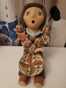 Statuina C.Armijo donna in ceramica con bambini Jemez Pueblo - Foto 1 di 6