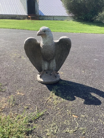 BIG OLE WEATHERED BALD EAGLE VINTAGE CEMENT/CONCRETE GARDEN STATUE VTG signed Cover