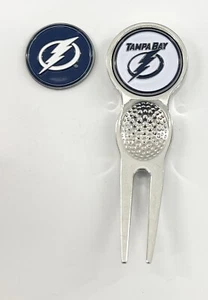 HOCKEY NHL Golf Divot Reparaturwerkzeug silber 2 Zinken Ballmark Tampa Bay Lightning - Bild 1 von 2