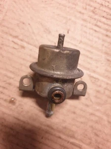 Regulador de presión de gasolina 98 CV 1,8 L para VW Golf 1 Cabrio 2H - Imagen 1 de 1