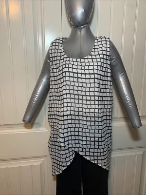 Kate & Mallory Black And White Sleeveless Geometric Print Flowy Top Size L - Image 1 of 4