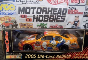 TEAM CALIBER 1:24, TERRY LABONTE, DISNEY DONALD DUCK, 2003 CHEVY MONTE CARLO - Picture 1 of 2