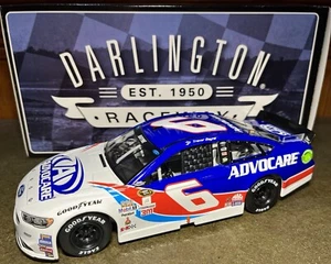 2016 Trevor Bayne Advocare ‘Mark Martin Throwback’ 1/24 LIONEL - Picture 1 of 4