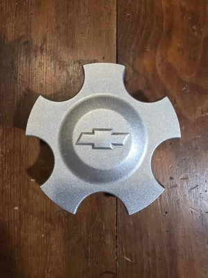 Tapacubos central Chevrolet Chevy Impala Monte Carlo Malibu 2004-2006 usada OEM  Foto 1 de 3