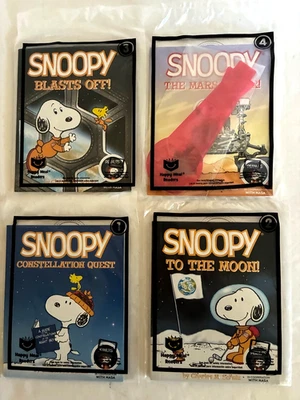 McDonald's Peanuts Space Adventures Happy Meal Toys 2019 - NUEVO - Juego de 4 folletos Foto 1 de 2