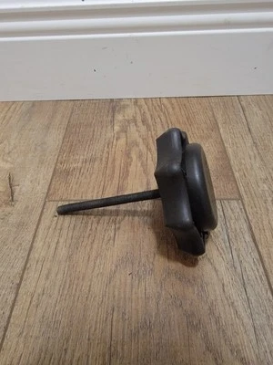 1998 - 2004 年奥迪 A6,S6,RS6 后备箱备用车轮甜圈轮胎固定锁扭转帽 C5 — 第 1/4 张图片