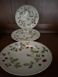 James Kent Old Foley Strawberry & Butterfly 8" Salad Plates (3). - Picture 1 of 3