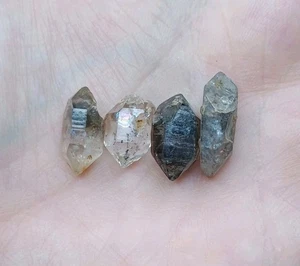 4 Rare Tibetan Black Quartz Pieces Natural Unpolished Crystal Gemstone - Foto 1 di 3