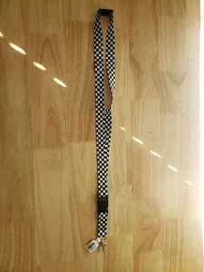 Schachbrett schwarz & weiß SCHLÜSSELBAND ABZEICHENHALTER ABNEHMBARER SCHLÜSSELANHÄNGER - Neu - Bild 1 von 4