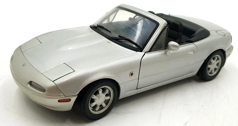 Gate 1/18 Scale Diecast DC31323K - Mazda MX-5 - Silver - Image 1 of 4