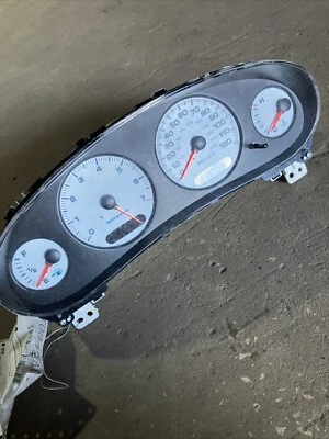 1998 - 2004 DODGE INTRÉPIDO PAINEL DE INSTRUMENTOS VELOCÍMETRO FABRICANTE DE EQUIPAMENTO ORIGINAL, 257-02305 - Imagem 1 de 4