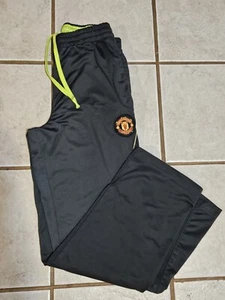 Pantalone Manchester United Poliestere Adulto Nero Joggers Pista Tasche Uomo Medium - Foto 1 di 9