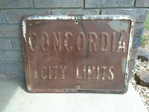 Antiguo letrero de calle CONCORDIA City Limits en relieve Kansas City 24, x 18 original - Imagen 1 de 6