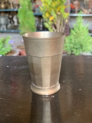 Vidrio Lassi de latón macizo hecho a mano antiguo indio del siglo XIX Foto 1 de 4