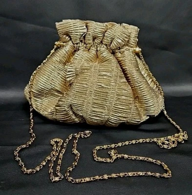 BOLSO BANDOLERA DE COLECCIÓN MEDIADOS DE SIGLO GLAMOUR BECHAMEL METÁLICO DORADO PLISADO CADENA ABULLONADA Foto 1 de 4