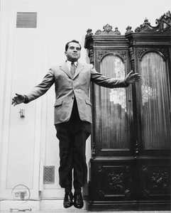 VTG Philippe Halsman Photo Print Richard Nixon JumpingPortrait 1955 Mat 16x18 - Picture 1 of 2