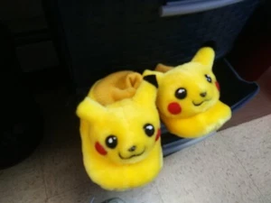 Nwt Pokemon Pikachu Unisex Kids Slipper Vintage 90's S 5-6 - Picture 1 of 1