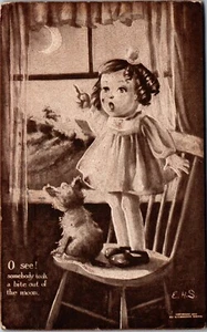Vintage Postkarte Mädchen & Hund Jemand hat vom Mond gebissen ~ Sheahans STA - Bild 1 von 3