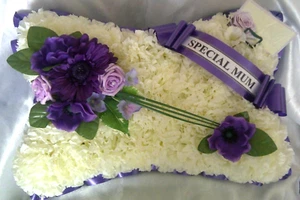 Funeral Pillow Memorial Silk Flower Wreath Tribute Arrangement Mum Nan Gran Aunt - Picture 1 of 10