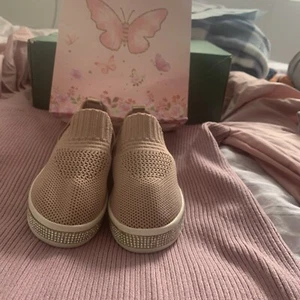 Size 5 Baby Girls pink river island shoes BNWT DIAMANTE PLIMSOLE - Picture 1 of 6