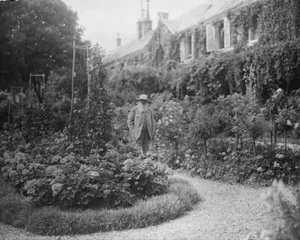 Claude Monet at his House at Giverny 1921 Vintage Photograph Giclee Art Print - Picture 1 of 3