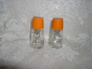 Vintage Clear Glass Salt & Pepper Shakers Friendship Pyrex Orange Color Top - Picture 1 of 3