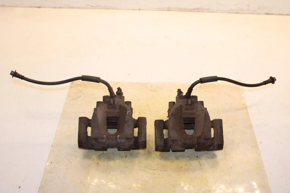 Pinza de disco de freno trasera derecha e izquierda BMW 750Li xDrive 2010-15 34216786832 Foto 1 de 4