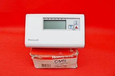 Honeywell CM51 7 Day Programmable Thermostat T6651A1036 - Image 1 of 4